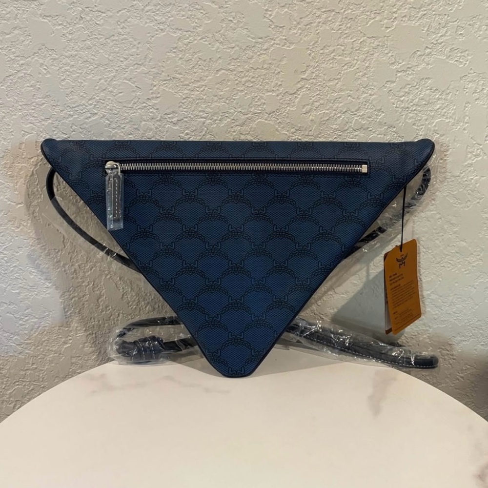 MCM Himmel Triangle
Crossbody Bag In Lauretos NWT - Picture 5 of 6